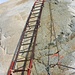 Foto vom 1. Schinhorn Besteigungsversuch (24./25.4.2010):<br /><br />Leiter vom Oberaletschgletscher hinauf zur Oberaletschhütte. Der gesicherte Weg vom Gletscher hinauf zur Hütte führt ausgesetzt über eine Felswald mit mehreren Leitern.