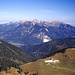 Blick zur Tannheimer Gruppe, unten die Raaz-Alpe