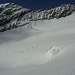 eine Skitouren-Gruppe im Aufstieg zum Tödi, im Hintergrund der Piz Urlaun