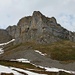 Schäfler 1925m, die Route führt links an den Felsen Richtung Gipfel