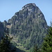 Stanglahnerkopf von Norden; wild schlängelt sich der Steig durch die steile Nordflanke; oben geht's dann über den Grat nach rechts rüber zum Gipfel