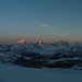 Gipfeltag am 2.April 2011. Wir sind schon weit oberhalb von der Monterosa Hütte. Die höchsten haben zuerst Sonne.<br />Matterhorn 4478m, Dent Blanche 4357m, Grand Cornier 3962m, Obergabelhorn 4063m, Wellenkuppe 3903m, <br />Zinalrothorn 4221m, Weisshorn 4506m 