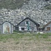 Al centro la casa dello zio Tom presso l'Alpe Bardughè