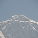 Mount-Everest herangezoomt über dem Nuptse-Grat