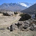Blick nach Norden im Khumbu - der höchste Felsgipfel in der Bildmitte ist der Pokalde (5806 m) - rechts wiederum Nuptse und Lhotse