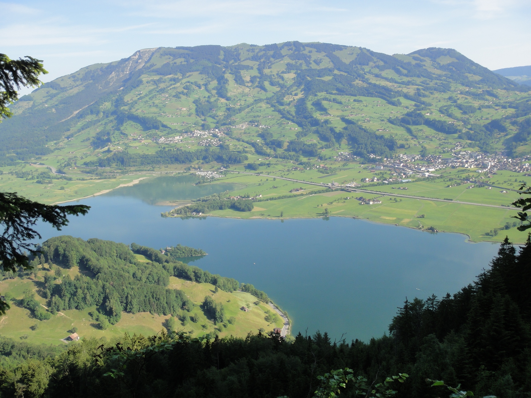 Lauerzersee vor Rossberg Fotos