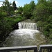 Vorbei an idyllischen Wasserfällen und über