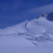 Eisdickenmessung unter dem Gletscherbruch des Rhonegletschers, überragt vom Rhonestock