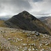 Auf dem breiten Ruecken von Buachaille Etive Beag geht's dann gemuetlich hinueber zum ersten Munro fuer heute, und auch zum hoechsten Punkt, Stob Dubh (958m).