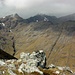 Schoene Ausblicke ins Nachbartal und die gegenueberliegenden Berge (v.l.n.r.) Stob Coire Sgreamhach (1072m), Bidean nam Bian (1150m), und Stob Coire nan Lochan (1115m).