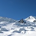 Im Gletscherabbruch, mitte Bild auf dem Felsen steht die Ref. CAF Grands Mulets 3051m 