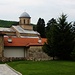 Das serbisch-orthodoxe Kloster Манастир Високи Дечани (Manastir Visoki Dečani), auf Albanisch heisst es Manastiri i Deçanit. Seit 2004 hat das mittelalterliche Kloster den Status eines UNESCO-Welkulturerben.<br /><br />Infos dazu auf Wikipedia: [http://de.wikipedia.org/wiki/Kloster_Visoki_De%C4%8Dani]