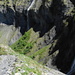 Abstieg zum Talkessel von Batöni mit Blick auf 3 Wasserfälle