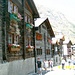 zurück in Zermatt - am oberen Ortsrand sind einige schöne traditionelle Häuser