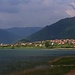 Nach der Besteigung des zweithöchsten Gipfels vom Kosovo bin ich wieder zurück in Montenegro. 

Das schöne Städtchen Plav (945m) liegt Plavsko jezero. Die touristisch in Aufbau befindliche Kleinstadt liegt am Rande vom Gebirge Prokletije das auf Albansich auch Bjeshkët e Namuna heisst.