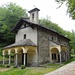 entzückend, die Kapelle Madonna della Segna mitten im Wald