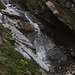 Kleiner Wasserfall vom Bjelićki Potok auf etwa 1700m. Etwas weniger als 100m weiter oben überquert man den Bach.