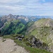 Weiterweg rechts, im Hintergrund die westlichen Ammergauer, dahinter die Allgäuer Alpen