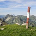 nordöstlich gehts vom Kaisereggpass rot-weiss-rot zur Kaiseregg