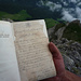 Und hier die erste Seite aus dem Gipfelbuch von 1920 – der geneigte Bergsteiger lese die „höfliche Bitte“ aufmerksam durch und lerne