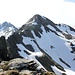<b>Bel panorama su numerose vette, a cominciare dal Pizzo Fortünei (2811 m), che ho raggiunto con gli sci il 21 maggio scorso</b>.