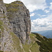 Abstieg von der Rotspitze zum Durrakreuz - Blick auf die Rotspitze (Südwand) und den möglichen direkten Pfad in Richtung künstlicher See/Erfurter Hütte.