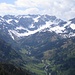 Blick vom Gipfel des Imberger Horn in das Retterschwangertal hinab. Ganz rechts der Entschenkopf (2043 m) und in der Mitte Nebelhorn und Wengenköpfe - das Gebiet des Hindelanger Klettersteigs ( vgl. [http://www.hikr.org/tour/post6328.html])