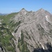 Im Westen beherrschen Plattberg / Hochschrutte des Landschaftsbild .....