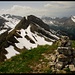 Gipfelsteinmann Rossalpelispitz 2075m mit Blick zum letzten Gipfel dieser Tour zum Zindlenspitz 2097m