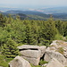 An den Großen Zeterklippen - Auf den Felsblöcken: Blick in Richtung Nordosten. Im Hintergrund Wernigerode.