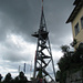 grimmige Wolken, fieser Wind und viele Menschen am Gipfel