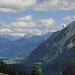 schon auf "Talfahrt", zeigen sich doch noch ein paar Grosse:
hinter der Schynige Platte das Wetterhorn, rechts hinter der Höji Sulegg der Eiger