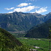 Chiavenna e da sinistra : Pizzo Stella (con la nuvoletta) - Cima di Lago - Pizzo Galleggione (a destra)