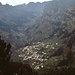 der spektakuläre Tiefblick vom Pico Serrado ins Tal Curral das Freiras