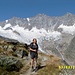 Margit vor grandioser Mischabelkulisse mit Dom (4545 m)