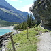 dem Oeschinensee entgegen