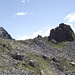 In prossimità del II° Passo, quello "della Vacca" mt. 2381, ma dov'è il masso???!!!
A destra le Torri di Laione.