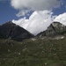 Al centro il passo di Val Fredda, che trattiene le nubi sopraggiunte velocemente.