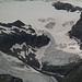 Bild vom Wildstrubelgletscher, aufgenommen am nächsten Tag. Es soll die Situation mit dem Gletscher und der Mittelmoräne etwas veranschaulichen (siehe auch [http://www.hikr.org/gallery/photo524850.html Bild vorher]).