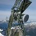 Die militärische Radarstation wenige Meter unterhalb vom Gipfel.