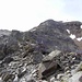 Die letzten Felsen und Blockhalden bis zum Gipfel