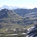 <b>A circa un chilometro a sud della Vermigelhütte, su un terrazzo, si scorge pure l’alpeggio che è stato donato all’ex campione del mondo ed olimpionico di sci Bernhard Russi. Oltre al pascolo, l’alpeggio comprende una capanna e un laghetto: il Wildenmattensee (2286 m)</b>.