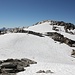 <b>Adoro questi paesaggi: nevai, rocce, cielo terso, temperatura mite, nessun passaggio esposto...<br />([http://www.youtube.com/watch?v=vdINtv2LlVY  Vedi video della camminata sul nevaio])</b>