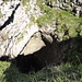 "gfürchig" wird's etwas weiter oben:
geschätzte 30 Meter tief ist dieses Loch unmittelbar an der nördlichen Abbruchkante des Wannenstöcklis; weit unten ist der Durchblick zum "flacheren" Gelände