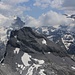 Aussicht vom Henglihorn (2627m) auf den Graustock (2661,8m).

Am Horizont sind die einzigen 3000er Obwaldens zu sehen: Titlis (3238,3m), Klein Titlis (3062m) und Reissend Nollen (3003m).