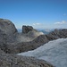 Letzte Altschneefelder und skurrile Felsformationen: als hätte jemand einmal reingedroschen