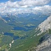 Das lange Gaistal, das im Osten in die Leutasch übergeht; im Hintergrund das Karwendel, rechts wieder die Hohe Munde.