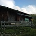 Die Simetsberg-Diensthütte. Oft erwähnt, aber eigentlich recht unspektakulär.