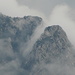 nach dem Gewitter: Schoberstein(rechts) und Mahdlgupf (links) zwischen Nebelfetzen