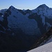 Aussicht vom unteren Nesthorn-Westgrat auf das vor zwei Monaten ebenfalls Solo bestiegene Schinhorn (3796,8m). Rechts dahinter steht das wuchtige Aletschhorn (4193m).